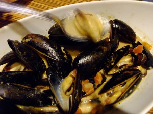 steamed mussels in garlic & ginger