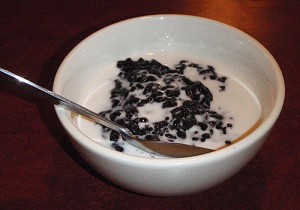Sticky black rice pudding