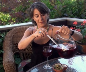 serve the Sangría en a regular wine glass