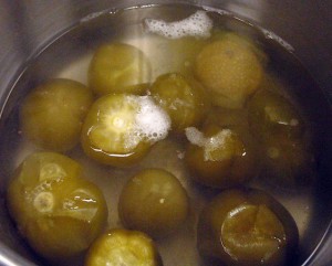 cooking the dehusked tomatillos