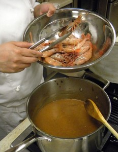 adding the prawns to the thickened mole