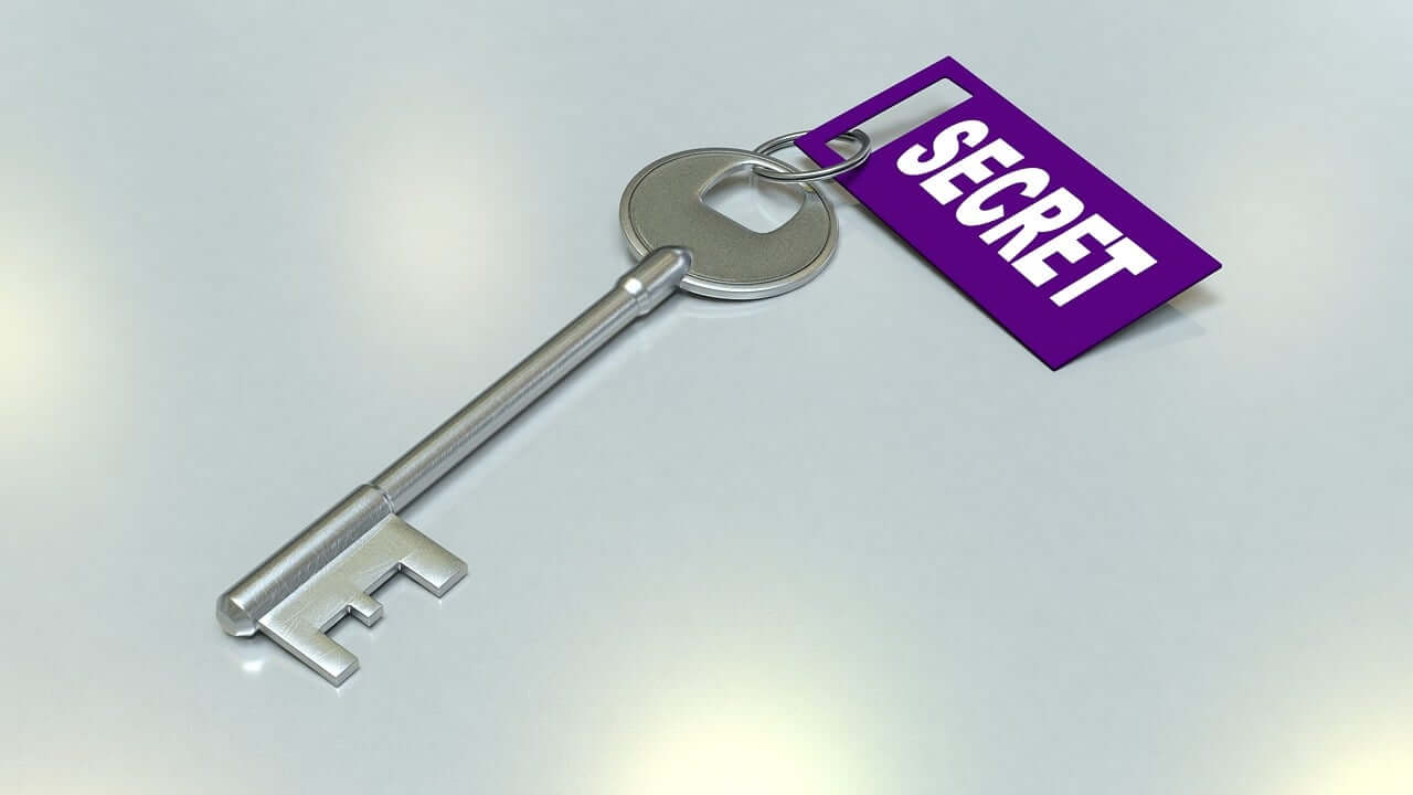 Key with a tag that says "secret"