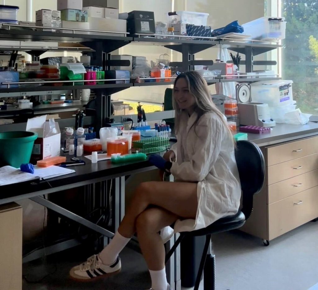 Chloë in the lab