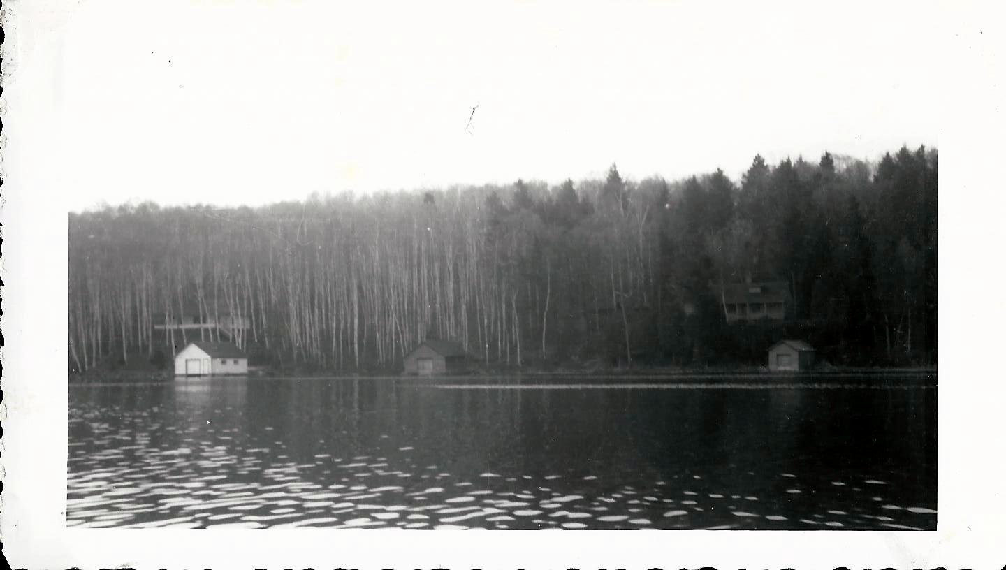 Black and White photo, Springsyde shore cottages