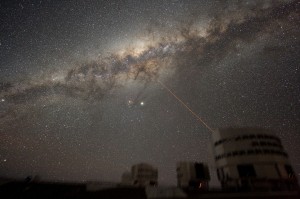 2048px-ESO-VLT-Laser-phot-33a-07