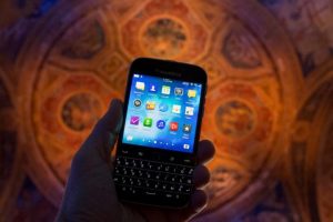 The new Blackberry Classic smartphone is shown during a display at the launch event in New York, December 17, 2014. REUTERS/Brendan McDermid