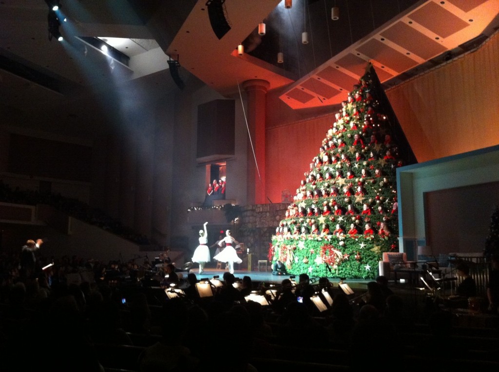 » SINGING CHRISTMAS TREE (Dec. 7) Dain's e-portfolio