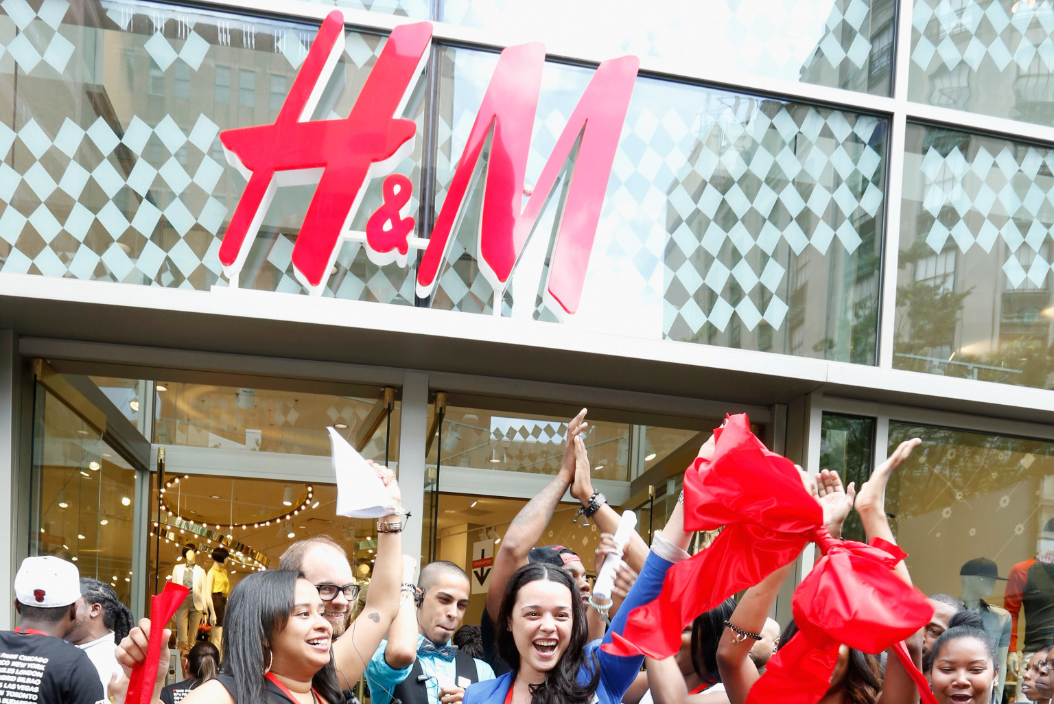 H&M launches online shopping for United States 