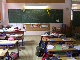 280px-Ecole_-_Salle_de_Classe_2