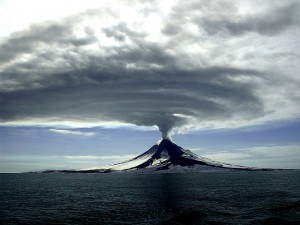 volcano-erupting-1056526_640
