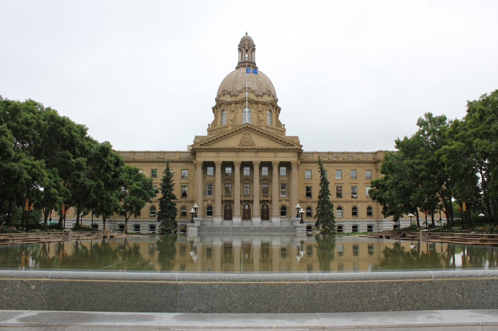 2011_Alberta_Legislature_Building_03