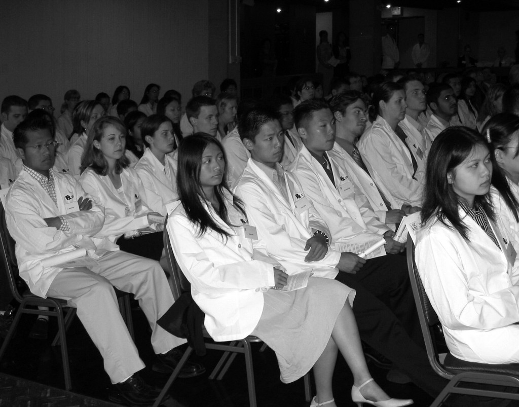 Students at the 2004 White Coat Ceremony.