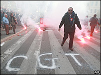 _44249329_roadblock_ap203b.jpg